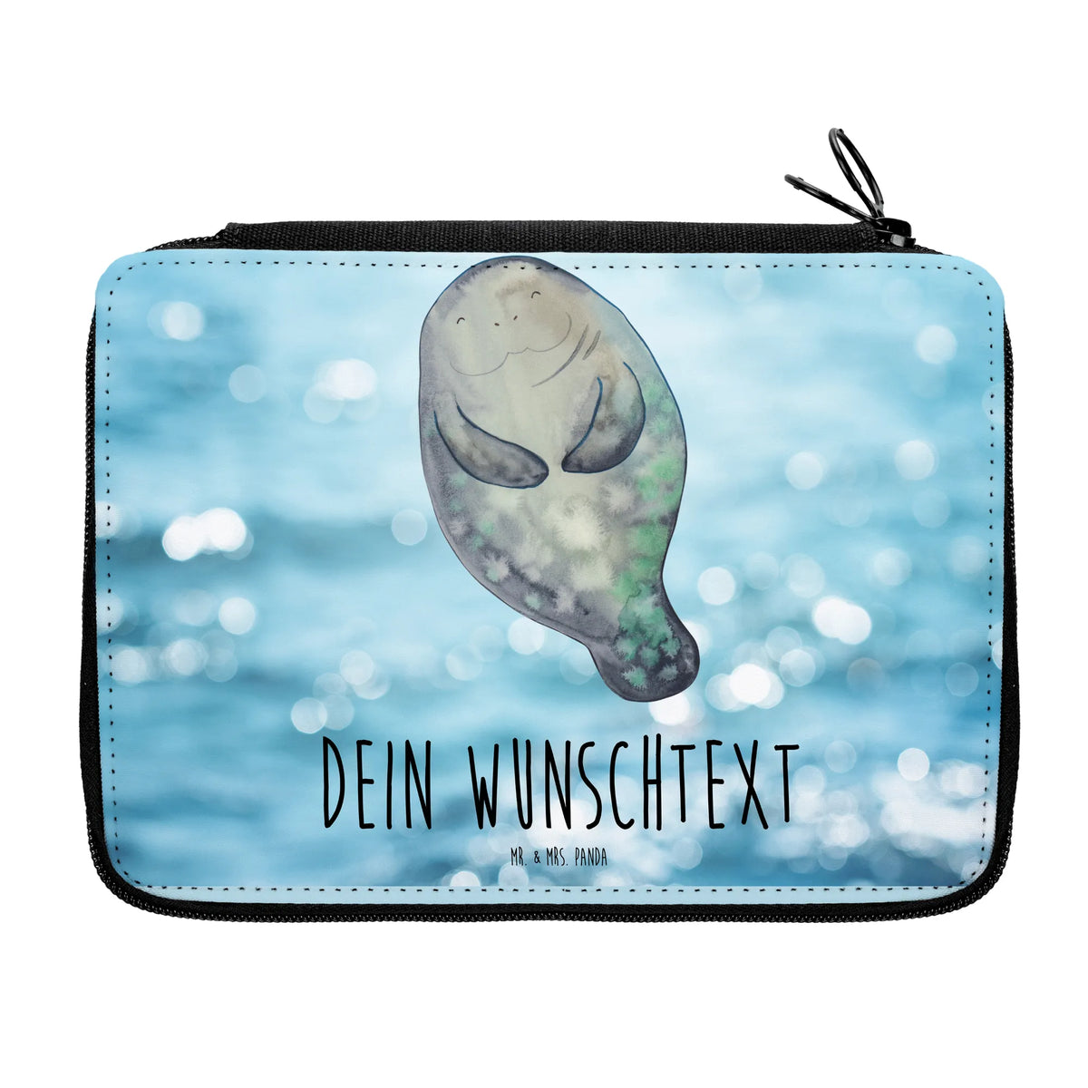 Personalisierte Federmappe Seekuh Happy Federmappe mit Wunschname, Federtasche mit Namen, Personalisiertes Schulmäppchen, PersonalisierteS Federmäppchen, Etui mit Namen, Stifterolle mit Namen, Mäppchen mit Text, Federmappe mit Namen, Personalisierte Federmappe, Schulmäppchen mit Namen, Federtasche personalisiert, Federmäppchen personalisiert, Mäppchen mit Wunschname, PersonalisierteS Stifte Etui, Faulenzer personalisiert, Federmäppchen mit Wunschname, Schlampermäppchen mit Namen, Federmäppchen mit Namen, Personalisierte Stiftetasche, Schlampermäppchen personalisiert, Stiftebox mit Namen, Stiftemappe mit Namen, Personalisierte Stiftebox, Personalisiertes Mäppchen, Mäppchen mit Namen, Mäppchen personalisiert, Etui personalisiert, Federmappe personalisiert, Schulmäppchen personalisiert, Personalisiertes Schlampermäppchen, Stifteetui personalisiert, Personalisierte Stifterolle, Faulenzer mit Namen, Personalisierte Federtasche, Meer, Urlaub, Meerestiere, Freundin, Neustart, Neuanfang, Achtsamkeit, Respekt, Seekühe, Seekuh, Selbstliebe, Zufrieden, Liebeskummer