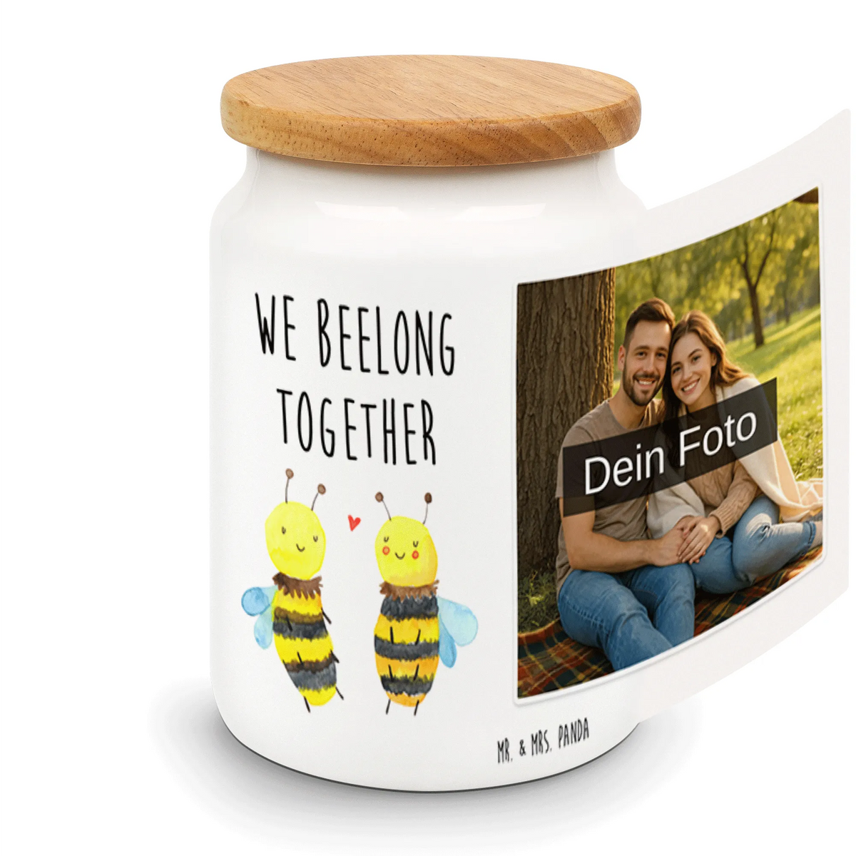 Personalisierte Foto Vorratsdose Biene Verliebt Fotodose mit Deckel, Personalisierte Fotodose, Fotodose, Personalisierte Keksdose, Foto Vorratsdose, Dose mit Foto, Vorratsdose Mit Foto, Foto Keksdose, Vorratsdose Foto, Keksdose Bild, Keksdose mit Foto, Fotogeschenk Keksdose, Vorratsdose Mit Bild, Gebäckdose mit Foto, Foto Dose, Keramikdose Foto, Fotogeschenk Dose, Foto Gebäckdose, Personalisierte Keksdose Foto, Keksdose personalisiert Foto, Dose Bild bedrucken, Dose mit Fotodruck, Vorratsdose Bedrucken Lassen, Fotodruck Keksdose, Keramikdose mit Bild, Küchenbox Mit Bild, Foto Plätzchendose, Biene, Wespe, Hummel