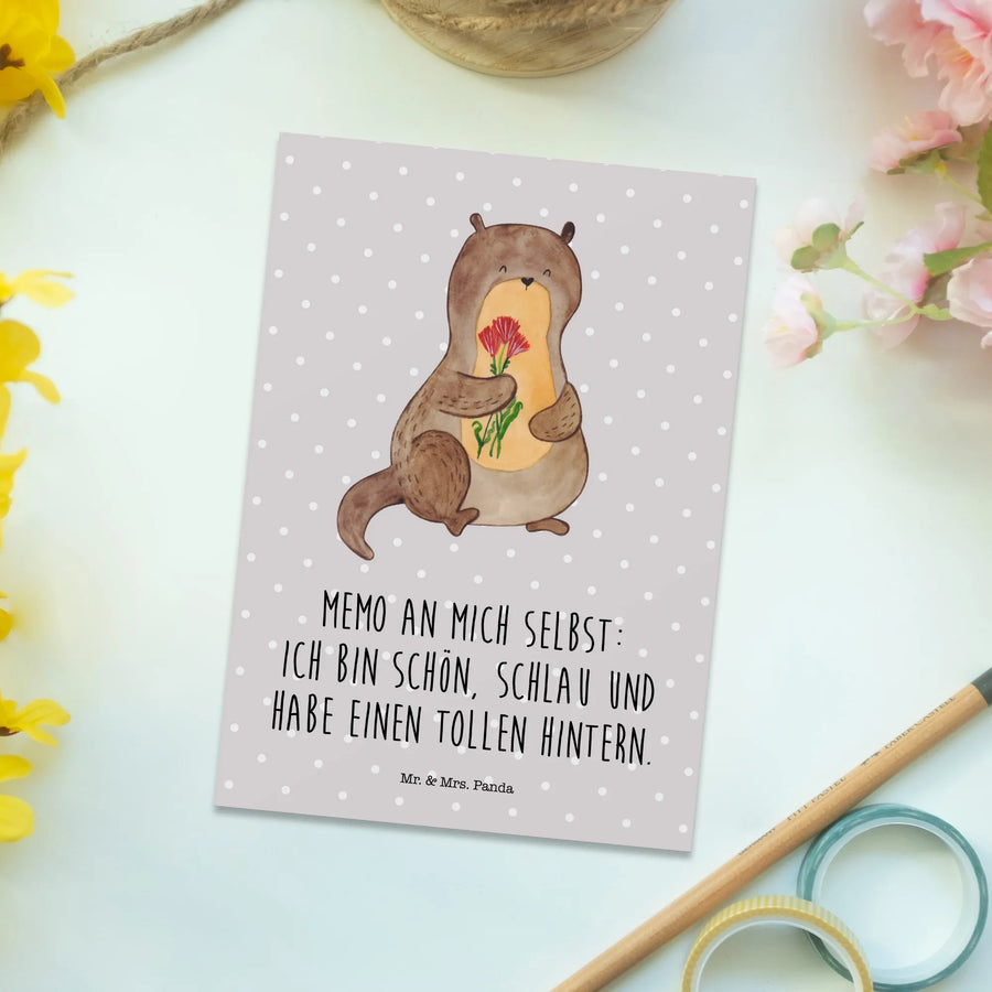 Postkarte Otter Blumenstrauß